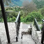 Pera Vrisi 公寓 *