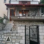 Pera Vrisi 公寓 *