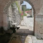 Pera Vrisi *