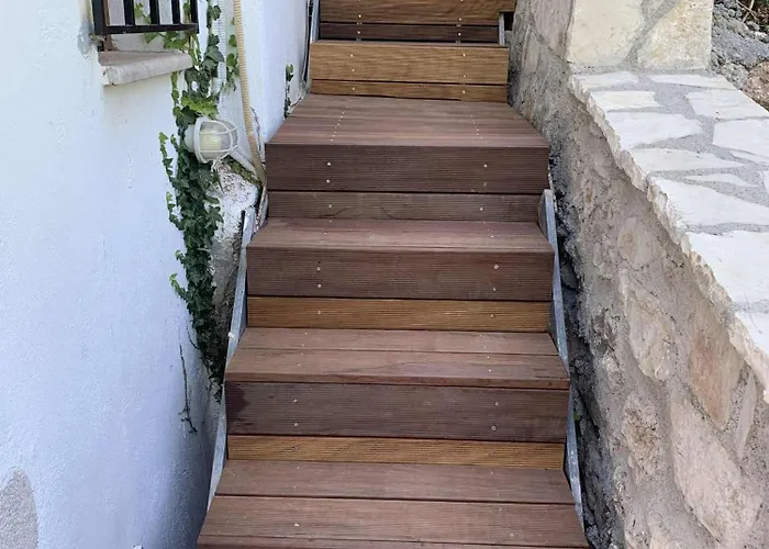 Pera Vrisi Zátouna