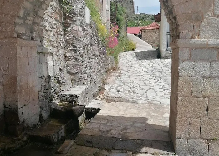 Pera Vrisi *